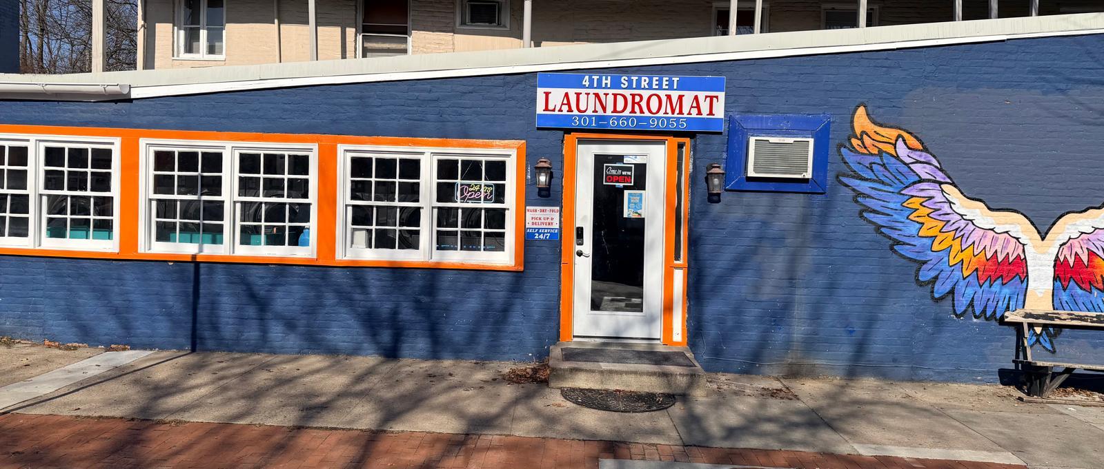 4TH STREET LAUNDROMAT logo