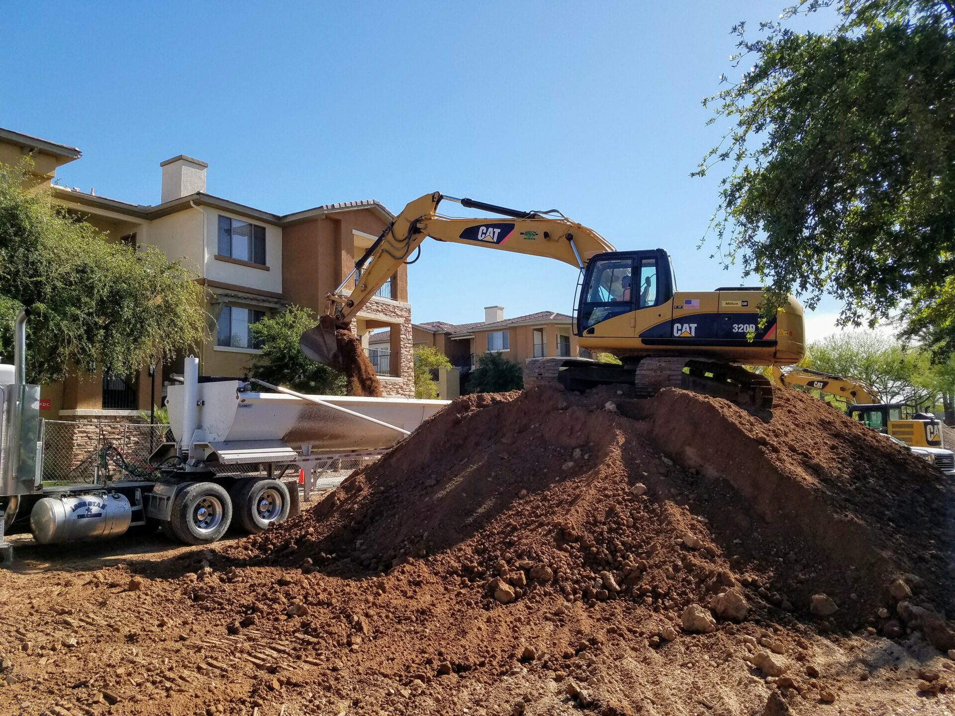 ARROW CONSTRUCTION LLC logo